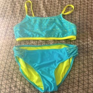 A blue and neon yellow swimsuit!!